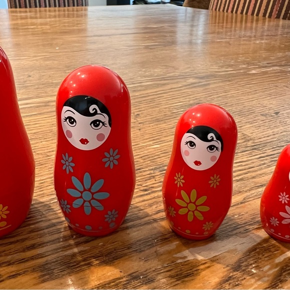 Matroyshka Madness Nesting Dolls - Picture 3 of 4